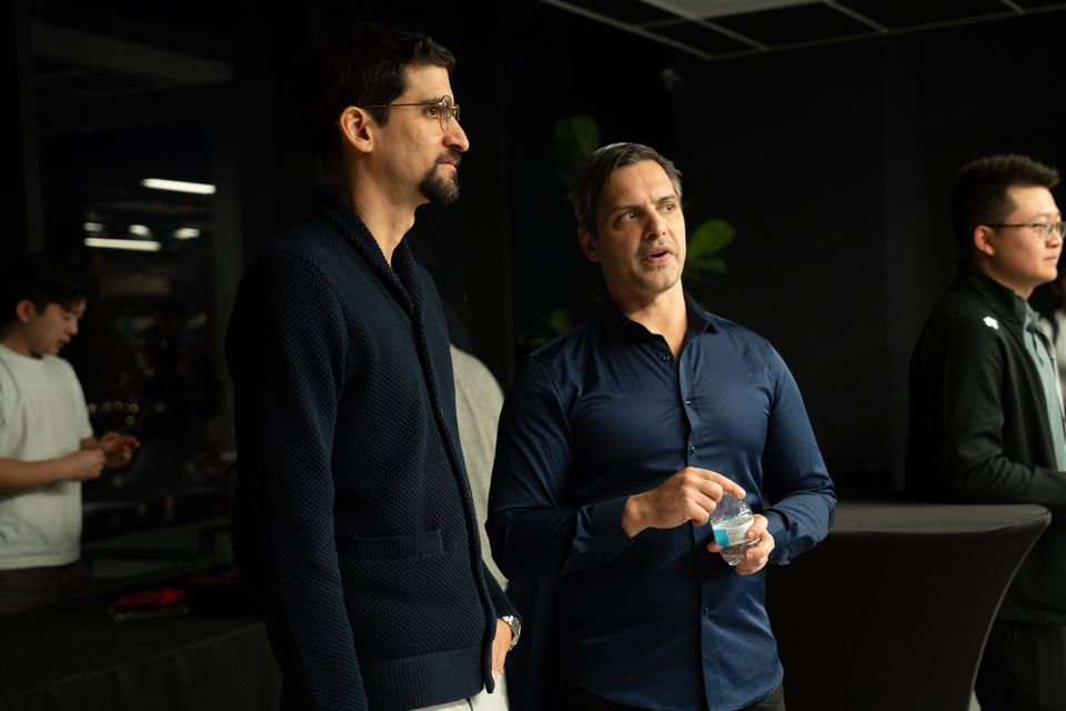 Two guests talking during the mingling hour